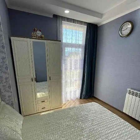 London Dark Apartment *